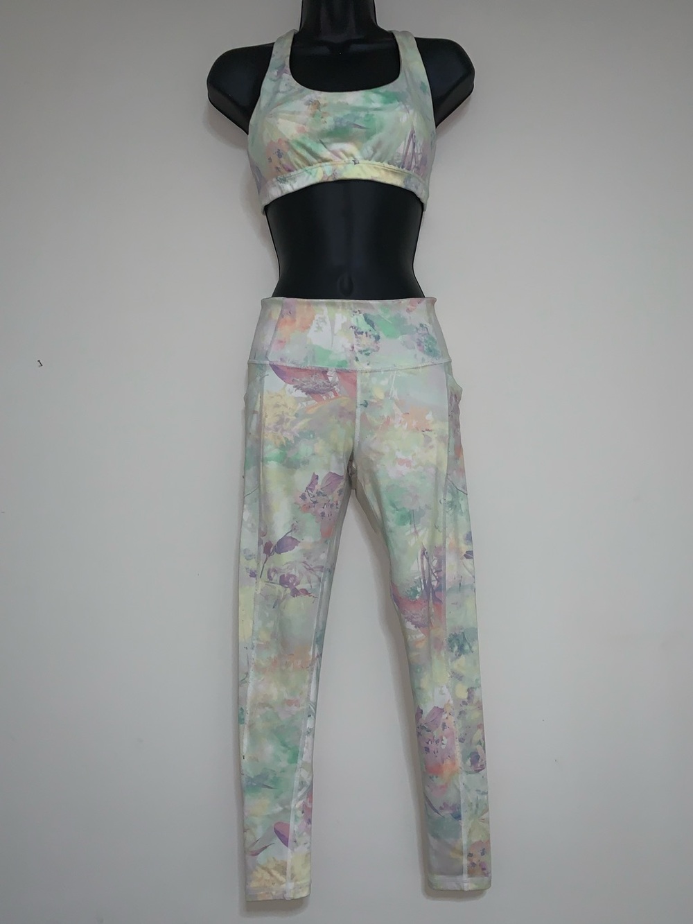 Victorias Secret Pastel Watercolor Incredible Yoga 2-piece Set